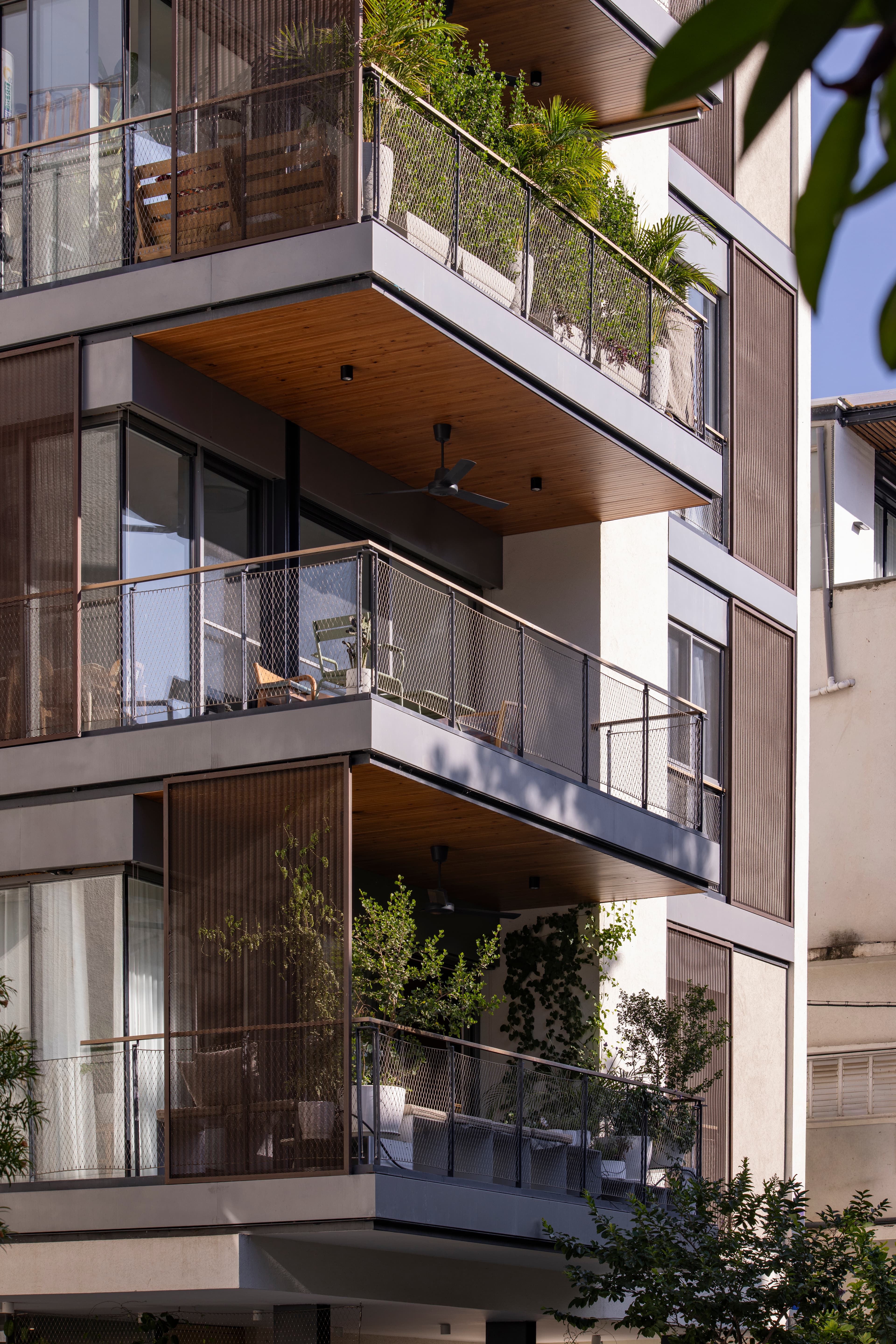 Shtand 9 stacked balconies